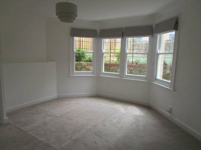 3 Bedroom Flat To Rent In Iddesleigh Road, Redland, , BS6