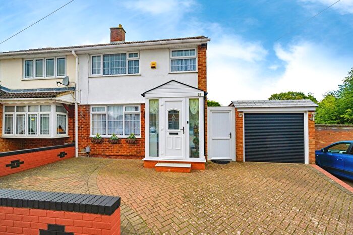3 Bedroom Semi-detached House For Sale In Ashfield Way, Luton, Bedfordshire, LU3