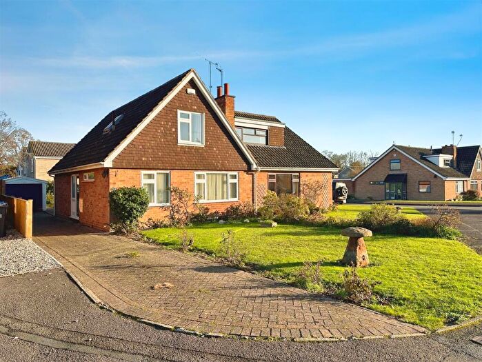 3 Bedroom Semi-Detached House For Sale In Ravensdale Avenue, Leamington Spa, CV32