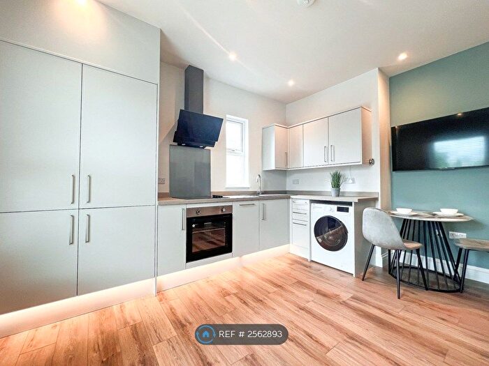 2 Bedroom Flat To Rent In Monmouth Street, Sheffield, S3