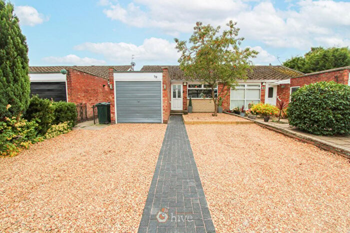 2 Bedroom Semi-Detached Bungalow For Sale In Lindsey Close, Bessacarr, Doncaster, DN4