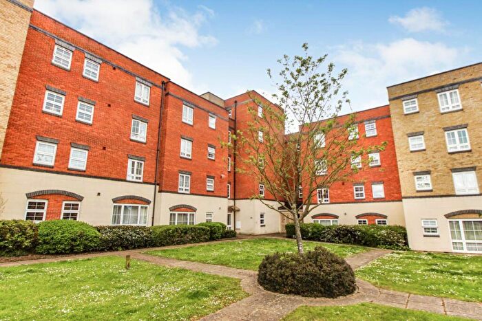 2 Bedroom Flat To Rent In Holyhead Mews, Slough, SL1