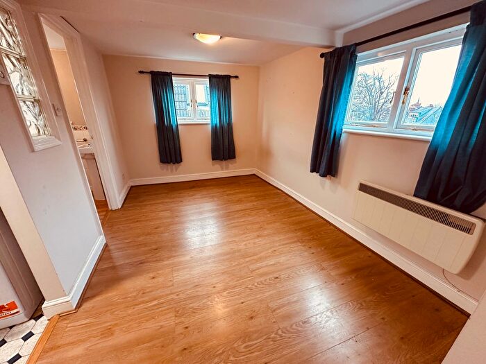 1 Bedroom Flat To Rent In Queens Avenue, London, N10