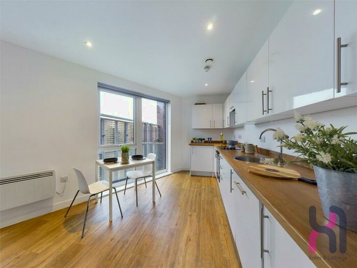 3 Bedroom Flat For Sale In The Plaza, Advent Way, Ancoats, Manchester, M4