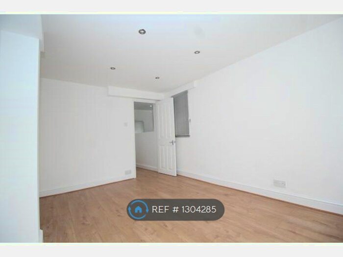 1 Bedroom Flat To Rent In Mosslea Road, London SE20