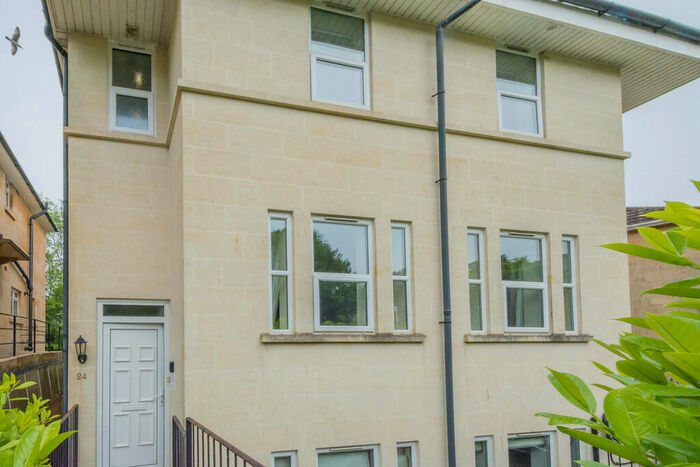 3 Bedroom Apartment To Rent In Lower Oldfield Park, Bath, BA2