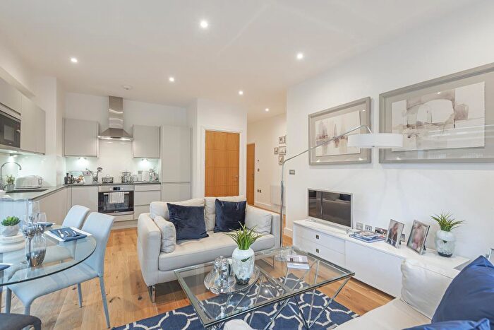 2 Bedroom Apartment To Rent In Henley-On-Thames, Oxfordshire, RG9