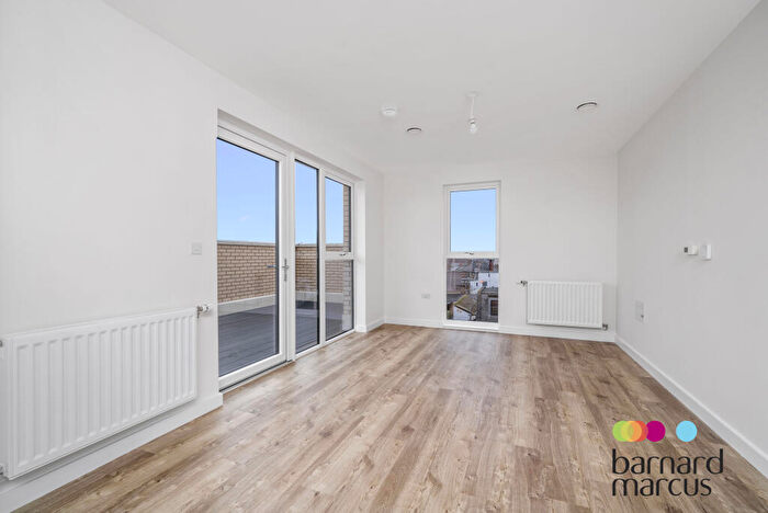 2 Bedroom Apartment To Rent In Victoria Road, Barnet, EN4