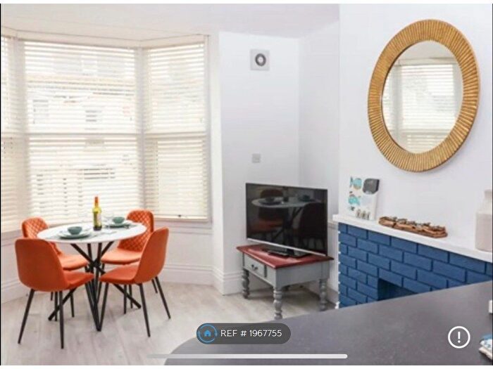 1 Bedroom Flat To Rent In Newberry Road, Weymouth, DT4