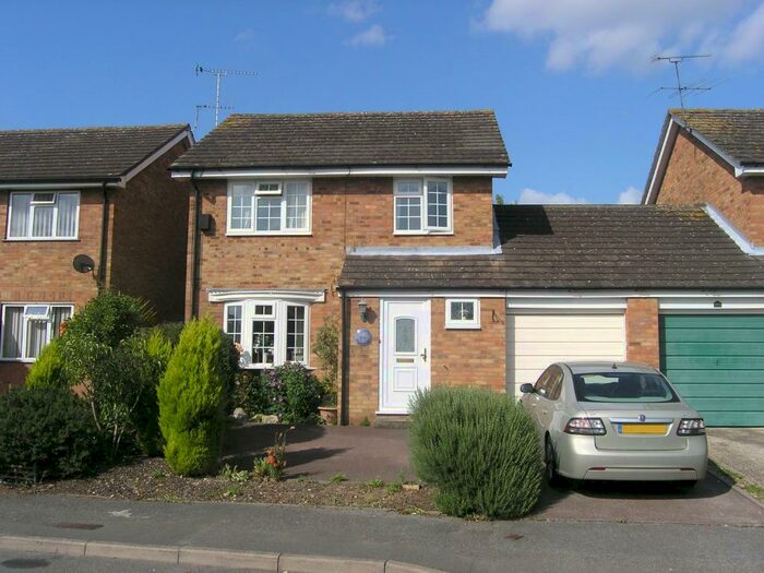 3 Bedroom Link Detached House To Rent In Bissley Drive, Maidenhead, SL6
