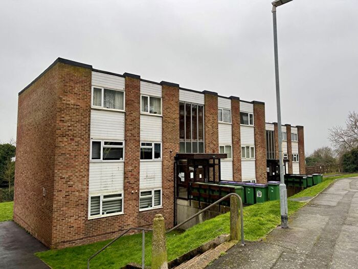 2 Bedroom Flat To Rent In Holywell Avenue, Folkestone, CT19