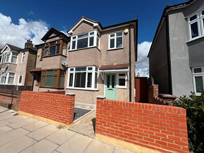 3 Bedroom Semi-Detached House To Rent In Romford, Havering, RM7