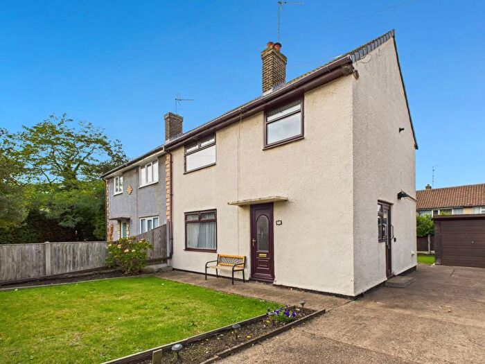 3 Bedroom Semi-Detached House For Sale In Dove Croft, Ollerton, NG22