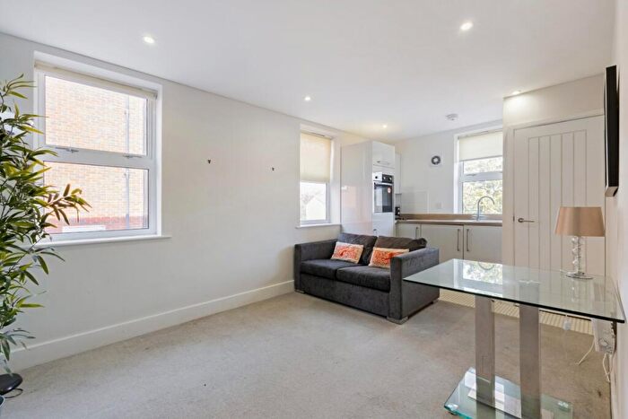 1 Bedroom Flat To Rent In Arden Street Stratford-upon-avon, CV37