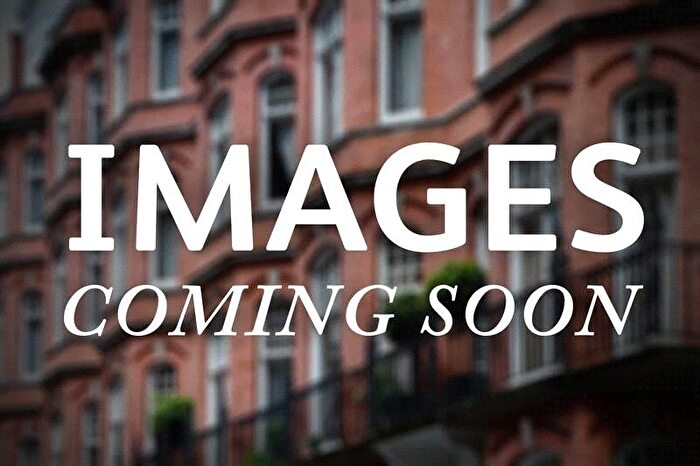 3 Bedroom Flat To Rent In Handley Drive, Blackheath Park, SE3