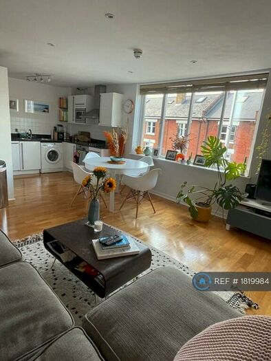 2 Bedroom Flat To Rent In Mount Pleasant Crescent, London, N4