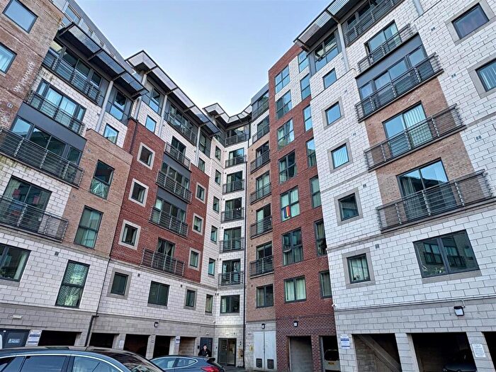 2 Bedroom Apartment For Sale In City Point, Chapel Street, Salford, M3
