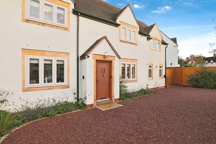 3 Bedroom Semi-Detached House For Sale In Sandscroft Avenue, Broadway, Worcestershire, WR12