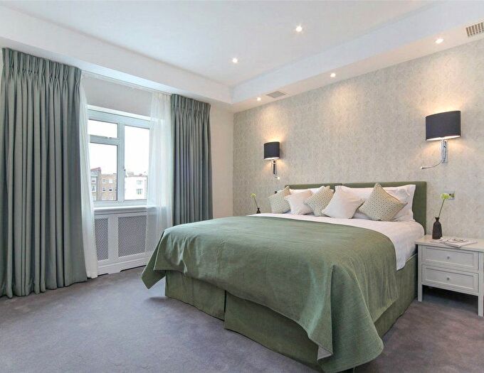 3 Bedroom Flat To Rent In Chesham Place, London, SW1X