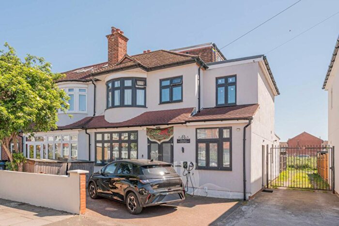 Studio To Rent In Edgehill Road, Mitcham, CR4