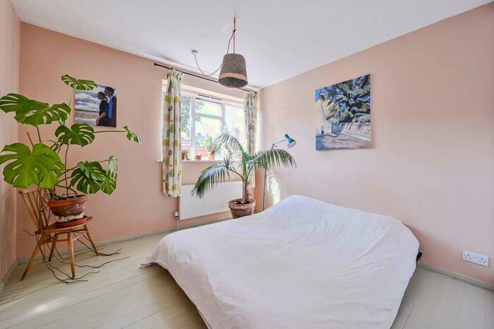 1 Bedroom Flat To Rent In Bargery Road, Catford, London, SE6