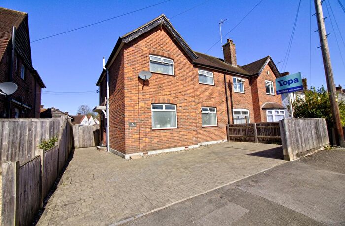 3 Bedroom Semi Detached House For Sale In Chestnut Avenue, High Wycombe, HP11