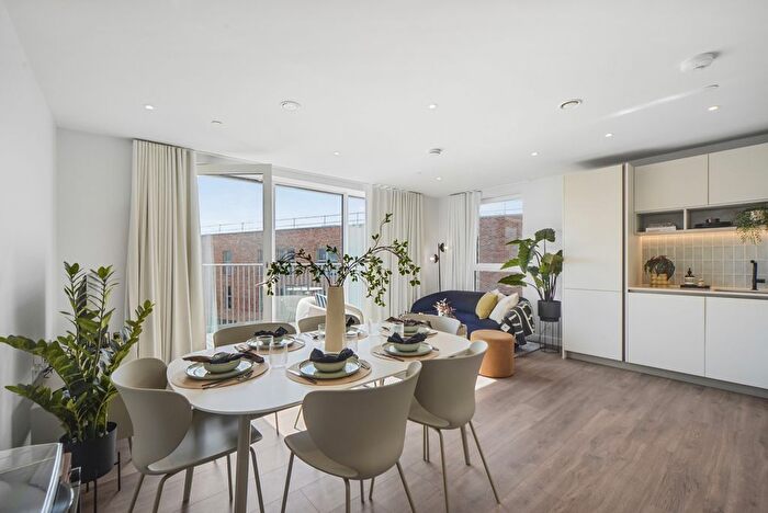 3 Bedroom Flat To Rent In Uncle, Deptford, SE8