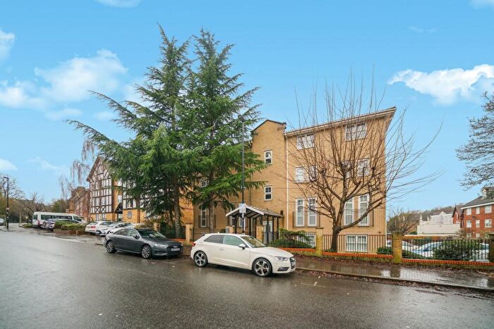 2 Bedroom Apartment For Sale In Birdhurst Road, South Croydon, CR2