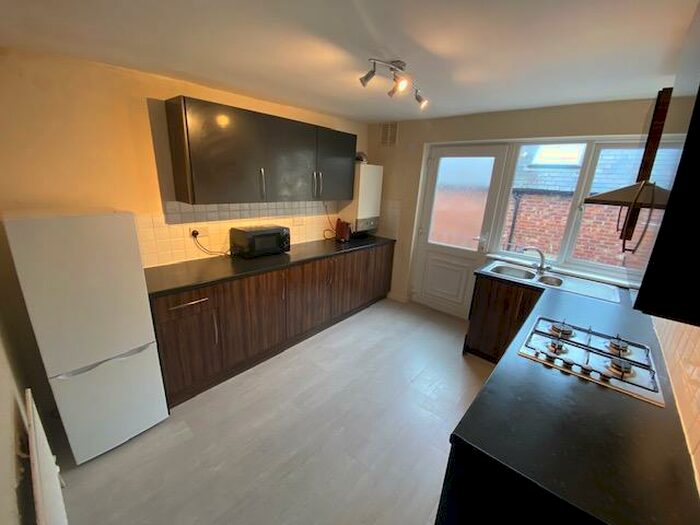 2 Bedroom Flat To Rent In Sanderson Road, Jesmond, NE2