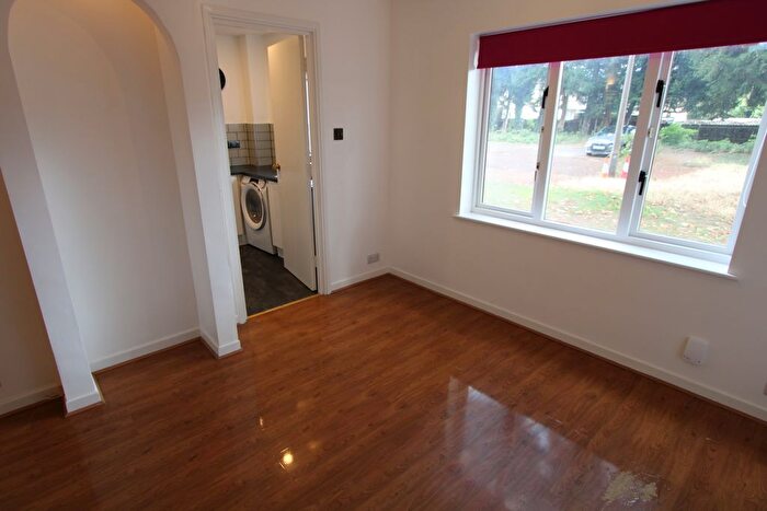 2 Bedroom Flat To Rent In Thornton Heath, CR7