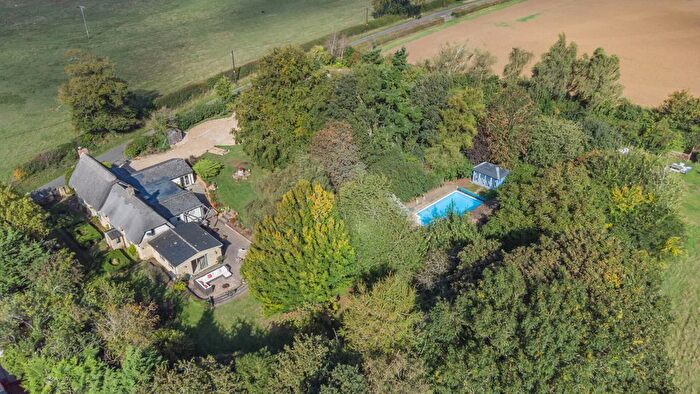 5 Bedroom Detached House For Sale In Wicken Road Leckhampstead, Buckinghamshire, MK18