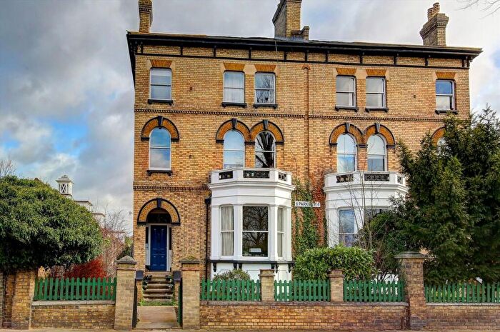 1 Bedroom Flat To Rent In Church Grove, Hampton Wick, KT1
