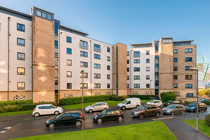 2 Bedroom Flat For Sale In Hawkhill Close, Edinburgh, EH7