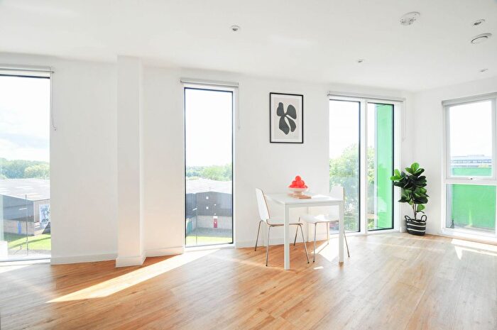 2 Bedroom Flat To Rent In City Court Trading Estate, Poland Street, Manchester, M4