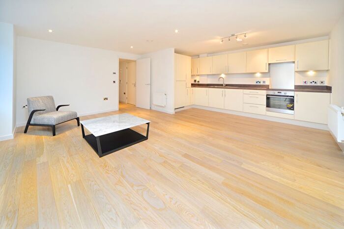 2 Bedroom Flat To Rent In Britannia Walk, Islington, London, N1