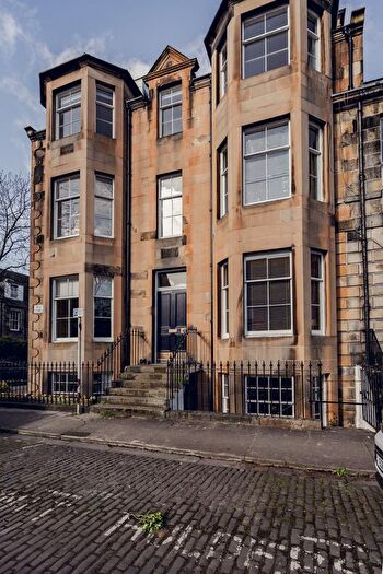 2 Bedroom Flat For Sale In Malta Terrace, Edinburgh, EH4
