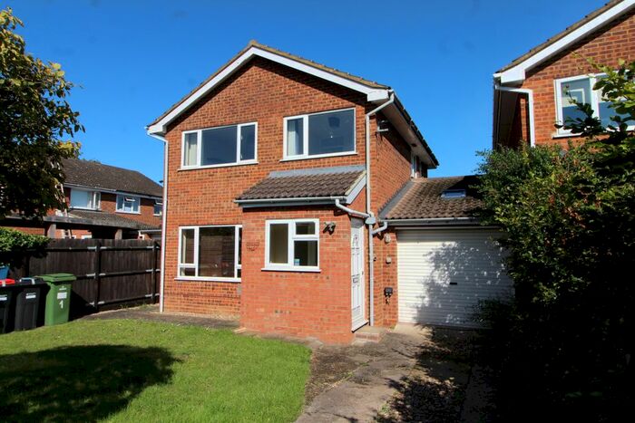 3 Bedroom Link Detached House To Rent In Brockwell, Newport Pagnell, MK16