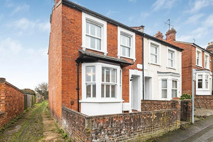 3 Bedroom Semi-Detached House To Rent In Hemdean Hill, Caversham, RG4