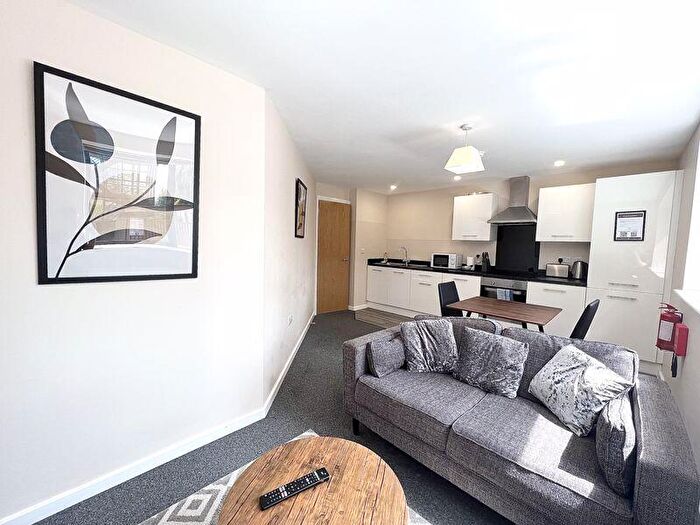 1 Bedroom Flat To Rent In Windsor Street, M5
