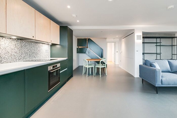 2 Bedroom Flat To Rent In St. Leonards Road, London, E14