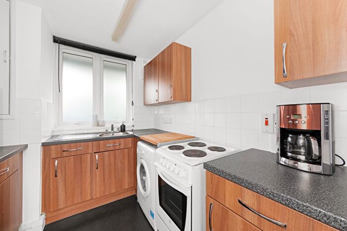1 Bedroom Flat For Sale In Lockwood Square, London, SE16