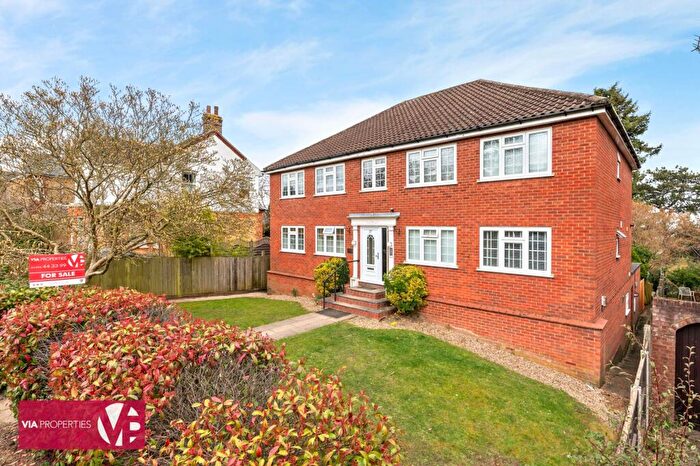 2 Bedroom Apartment For Sale In College Road, Hoddesdon, EN11
