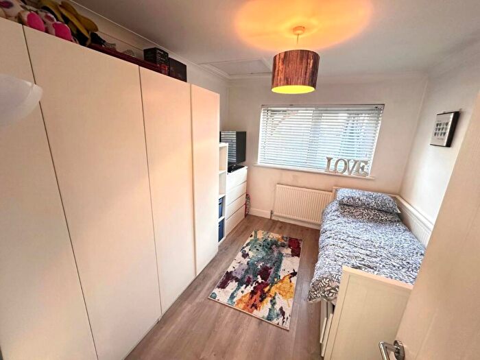 2 Bedroom Bungalow For Sale In Brandenburg Road, Canvey Island, SS8