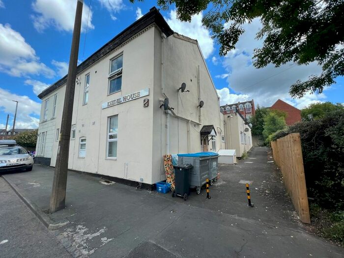 1 Bedroom Flat To Rent In Church Street, Gornal Wood, Dudley, West Midlands, DY3