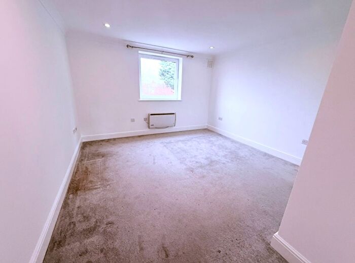 1 Bedroom Flat To Rent In London Road, Ashford, TW15