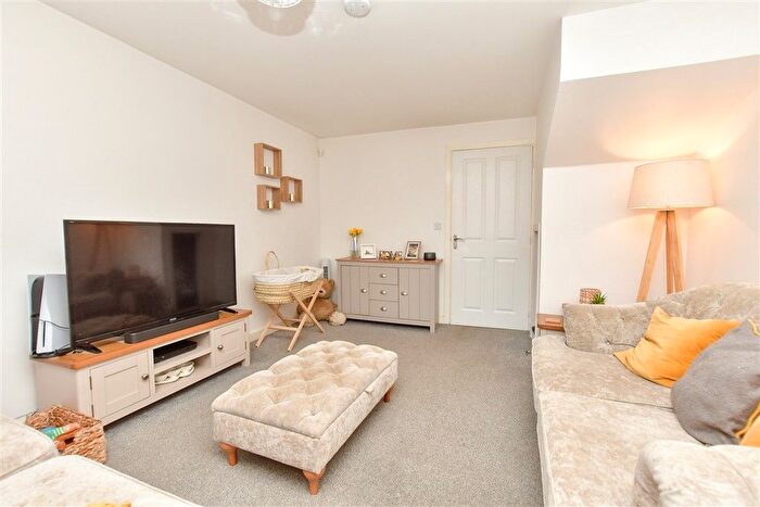 3 Bedroom Semi-Detached House For Sale In Hop Garden Crescent, Newington, Kent, ME9