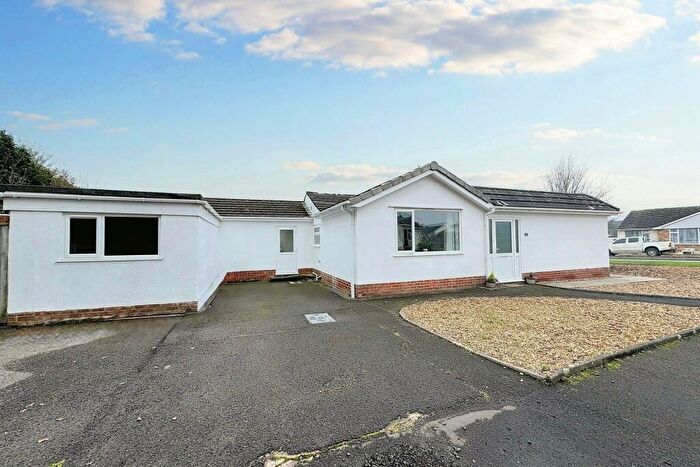 4 Bedroom Detached Bungalow For Sale In Stapehill, BH21