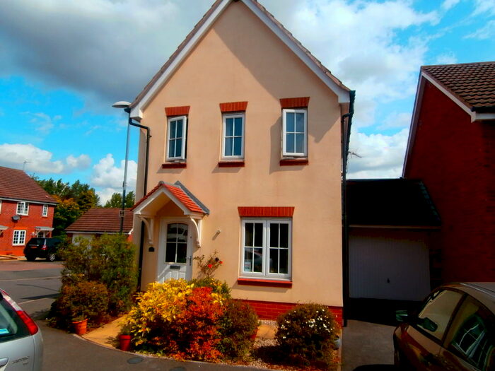 3 Bedroom Link Detached House To Rent In Abbey Close, Shepshed, Leicestershire, LE12