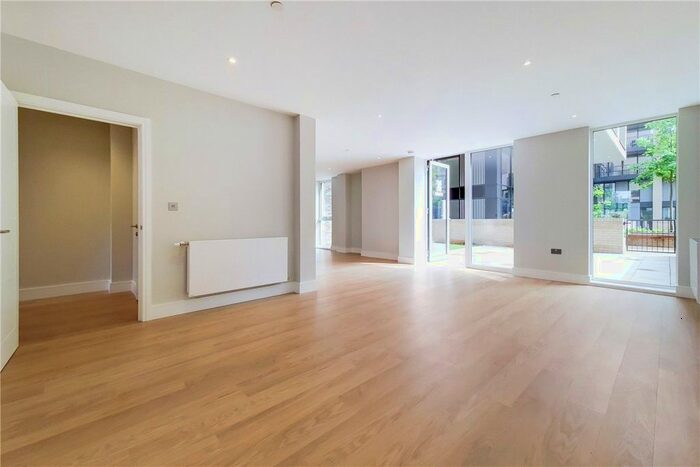 3 Bedroom Maisonette To Rent In Greyhound Parade, Wimbledon Grounds, London, SW17