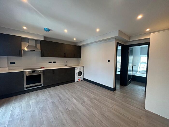 2 Bedroom Flat To Rent In High Street, TW3